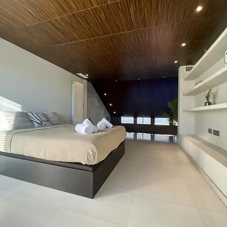 Penthouse With Castle View Apartment