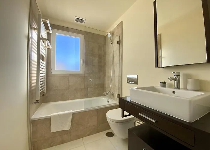 Penthouse With Castle View Апартаменты *