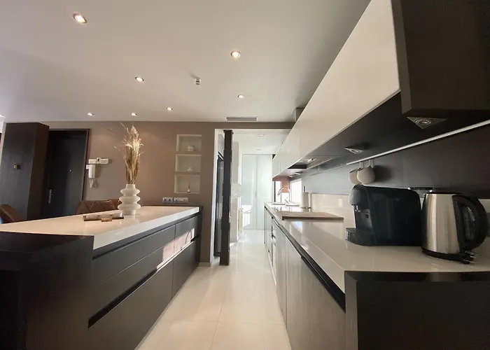 Penthouse With Castle View Аликанте